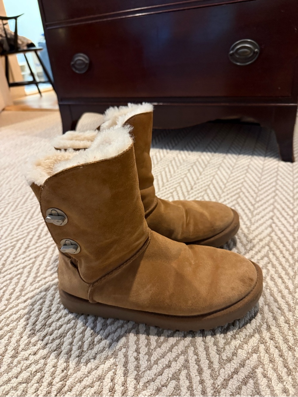 UGG Short Classic Turnlock Boots